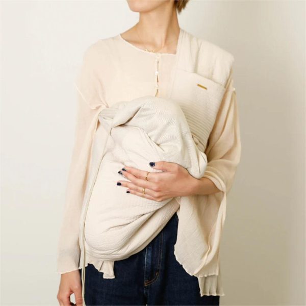 Pet carrier with mesh for breathability